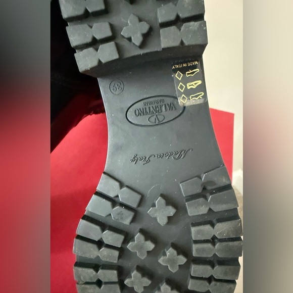 VALENTINO Rock Stud Glossy Rubber Rainboots - Size 9 - Picture 12 of 16